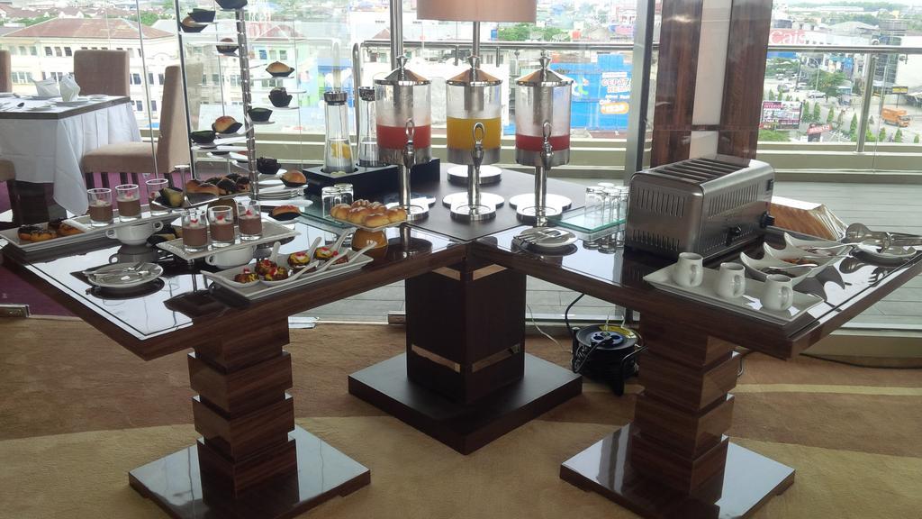 Royal Asnof Hotel Pekanbaru Eksteriør billede